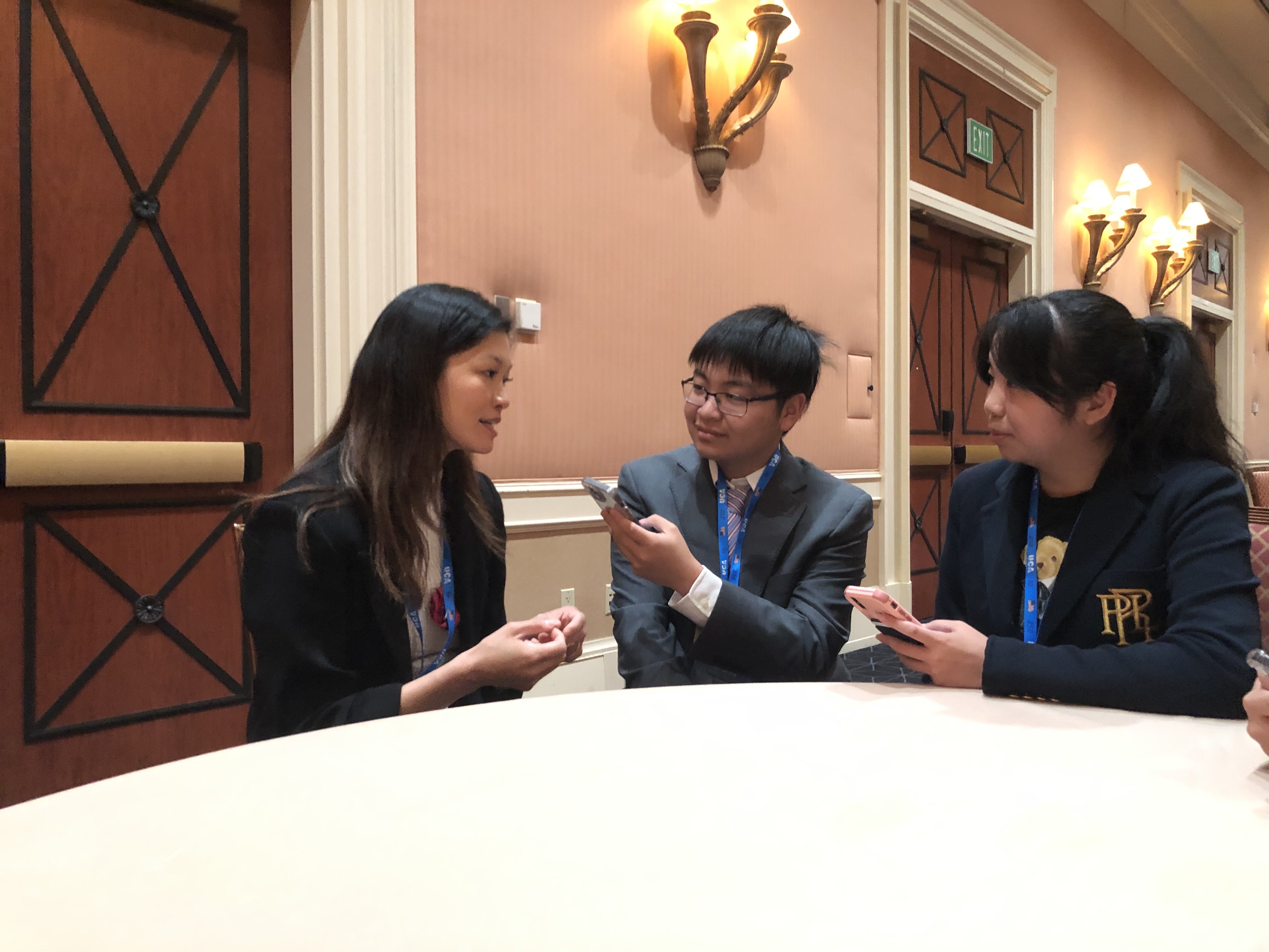 《华人新一代》杂志小记者 吴杨敏行 吴杨敏言